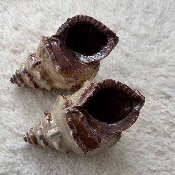 Ceramic Conch Shell Decor - Picture 4 of 6